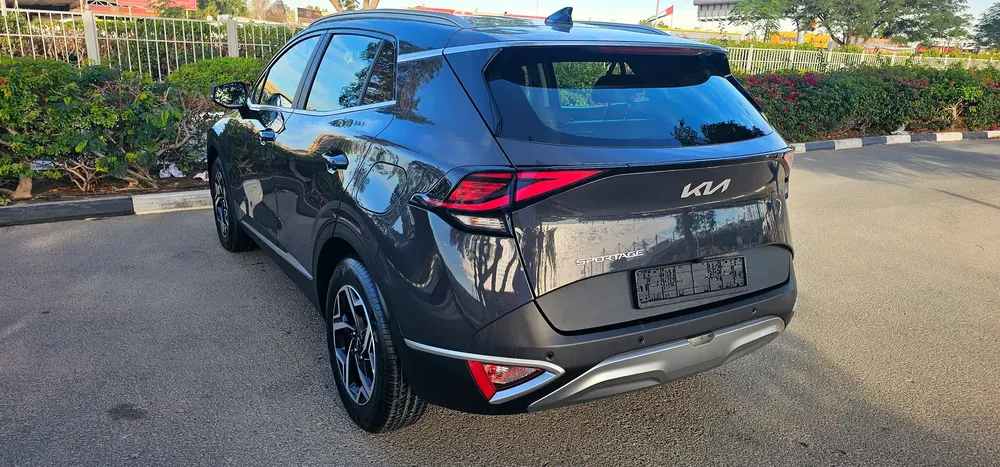 KIA SPORTAGE MODEL 2024 KM 40000 ONLY  G.C.C ACCIDENT FREE ORIGINAL PAINT - Image 6