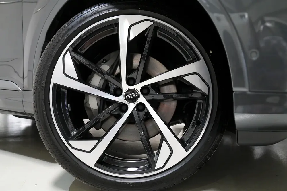 Audi Q7 55 TFSI Quattro S line 2023 - Image 16