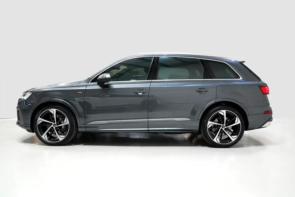 Audi Q7 55 TFSI Quattro S line 2023 - Image 17
