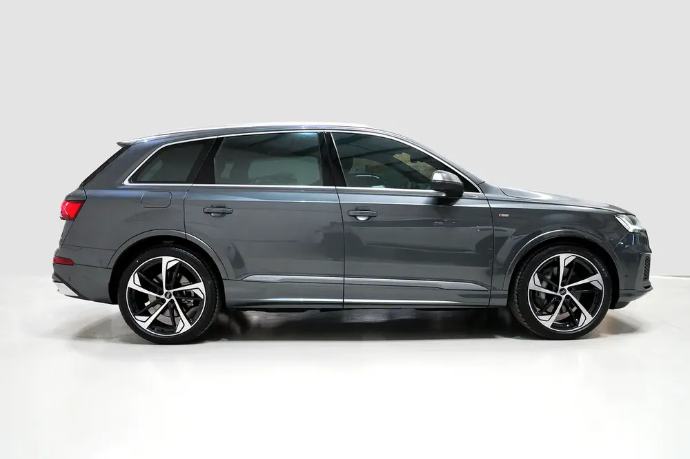 Audi Q7 55 TFSI Quattro S line 2023 - Image 18