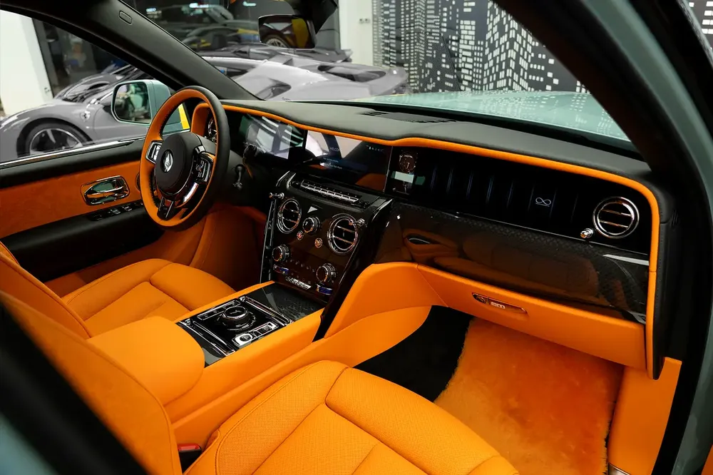 ROLLS ROYCE | CULLINAN BLACK BADGE | GCC SPECS | DEALER WARRANTY + SERVICE CONTRACT - Image 16