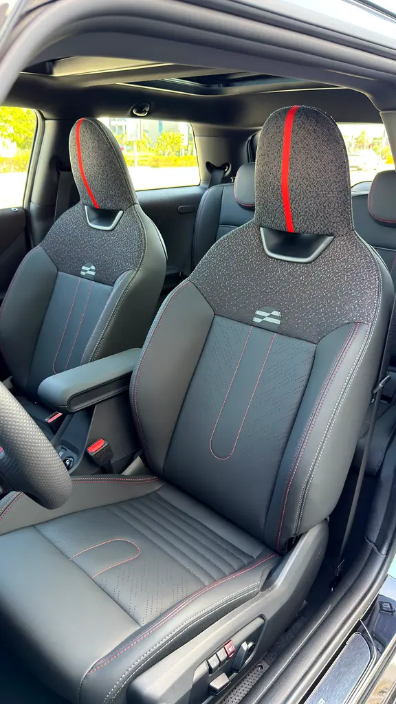 Mini Cooper S with JCW Kit - 3 Years Warranty - 3 Years Free Service. Free insurance - Window tint - Image 11