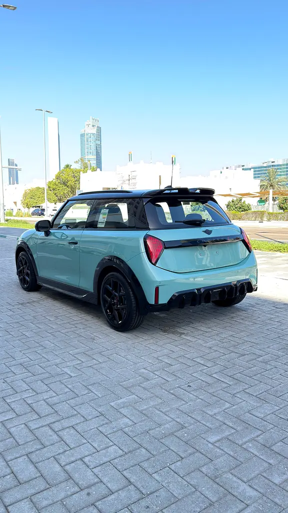Mini Cooper S with JCW Kit - 3 Years Warranty - 3 Years Free Service. Free insurance - Window tint - Image 6