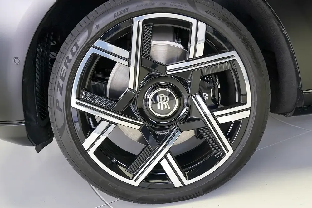 WARRANTY + SERVICE JAN 2028 | BESPOKE AUDIO | STARLIGHT | MATT BLACK | CULLINAN BLACK BADGE - Image 6