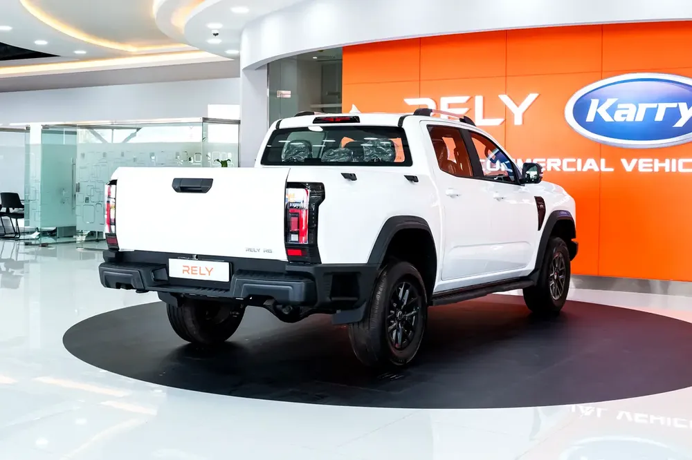 2.4L PETROL | 4X4 | GCC | 5 YEAR / 200000 KM WARRANTY - Image 7