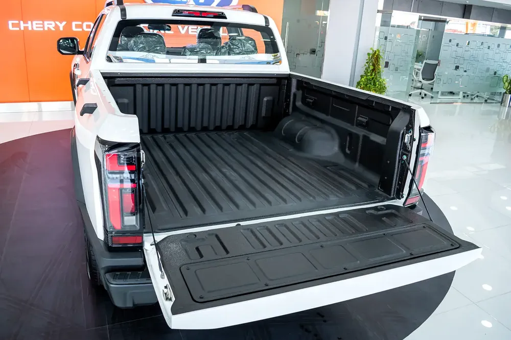 2.4L PETROL | 4X4 | GCC | 5 YEAR / 200000 KM WARRANTY - Image 9