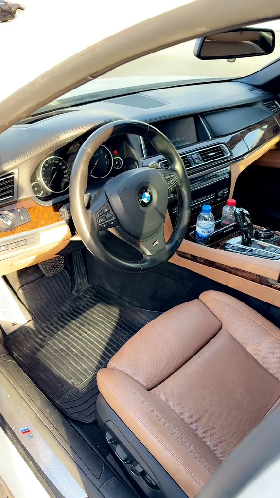 BMW 7-Series 750Li xDrive 2015 | American Specs | Luxury Sedan - Image 9