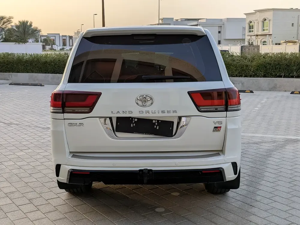 Toyota Land Cruiser GXR Top Full Option 2015 Facelifted 2026 - GCC Specs - Excellent Condition - Image 19