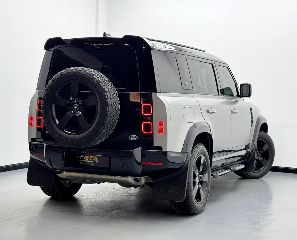 2022 Land Rover Defender 110 P400 HSE, Oct / 2026 Range Rover Warranty, GCC - Image 6