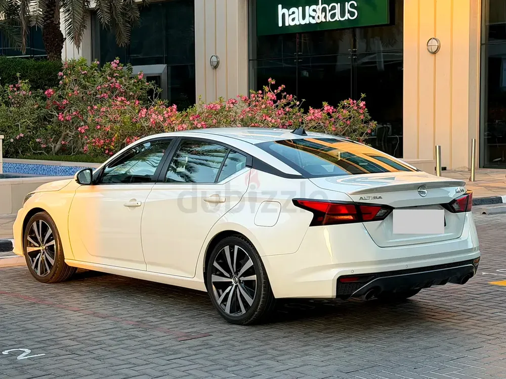 Nissan Altima SR 2019 GCC Specs // One Owner // Amazing Condition // Very Well Maintained - Image 4