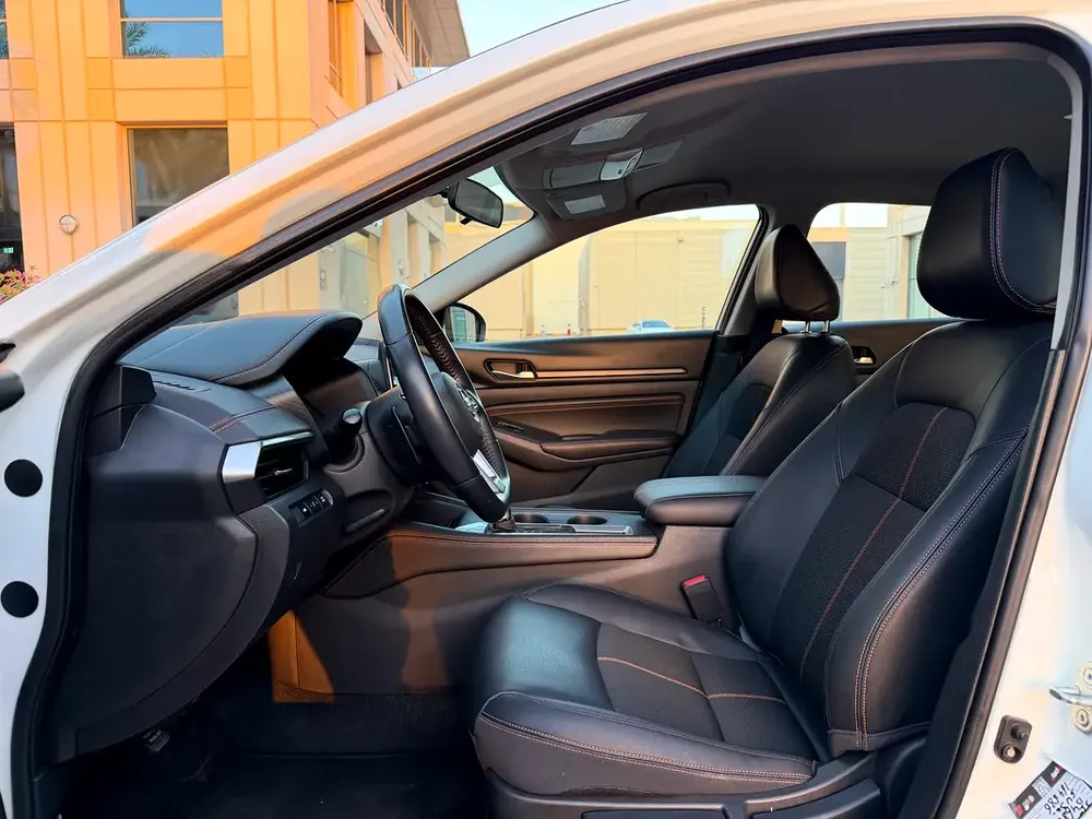 Nissan Altima SR 2019 GCC Specs // One Owner // Amazing Condition // Very Well Maintained - Image 7