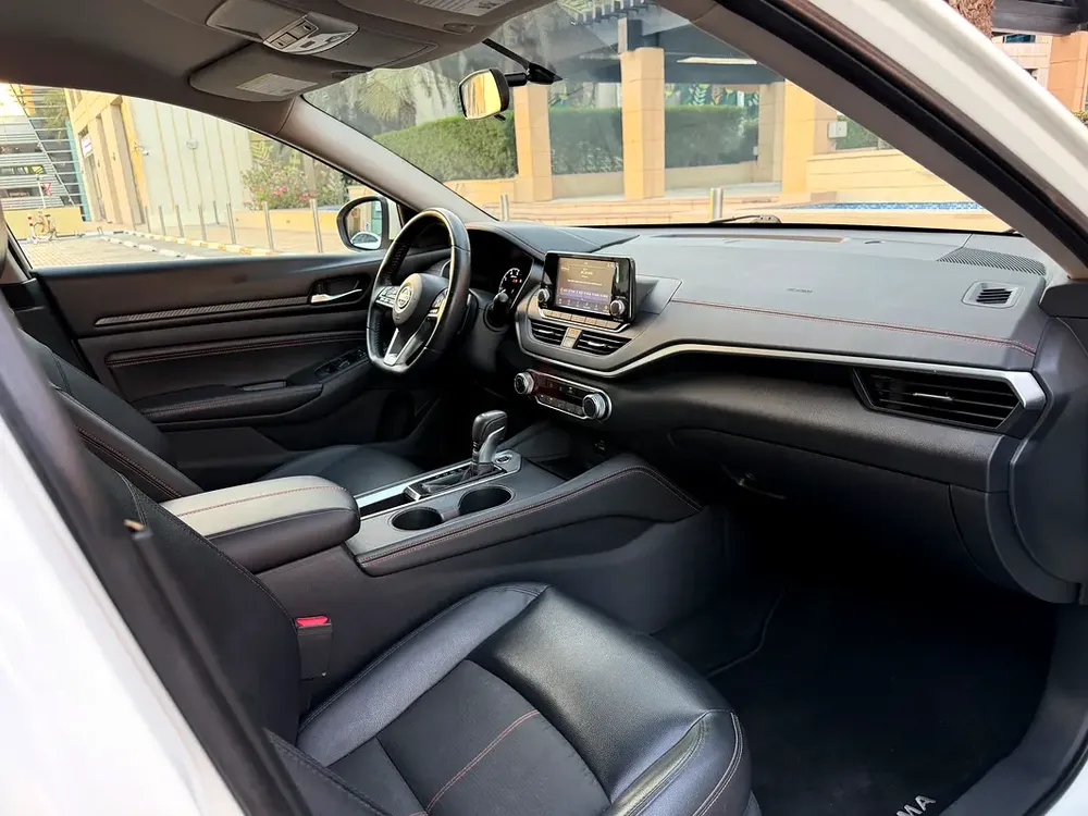 Nissan Altima SR 2019 GCC Specs // One Owner // Amazing Condition // Very Well Maintained - Image 8