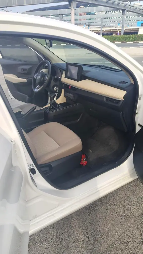 Yaris E GCC Specs - Like New Al Futtaim warranty  service contract - Image 10