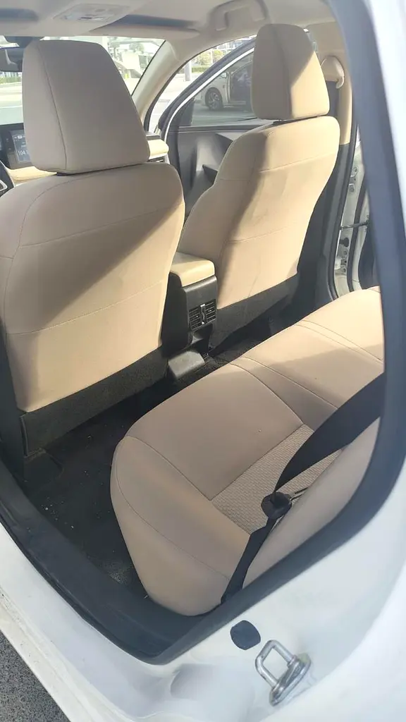 Yaris E GCC Specs - Like New Al Futtaim warranty  service contract - Image 11