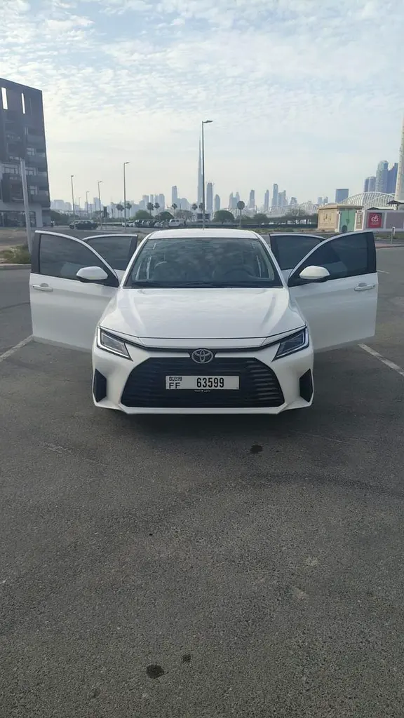 Yaris E GCC Specs - Like New Al Futtaim warranty  service contract - Image 5