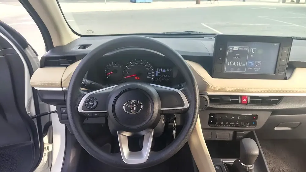Yaris E GCC Specs - Like New Al Futtaim warranty  service contract - Image 9