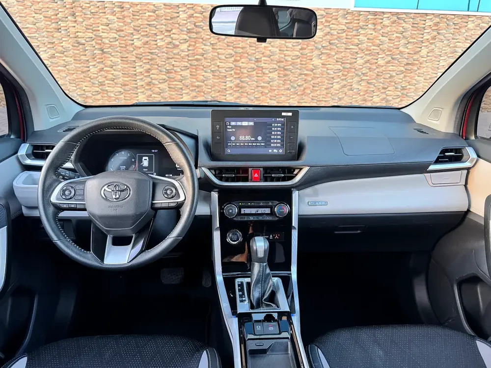 Toyota Veloz | First Owner | GCC | Free Service up to 80K km | Agency Warranty | 7 Seater | 2 keys - Image 13
