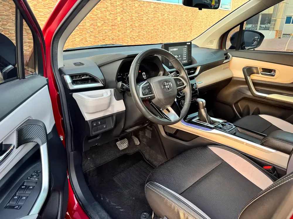 Toyota Veloz | First Owner | GCC | Free Service up to 80K km | Agency Warranty | 7 Seater | 2 keys - Image 15