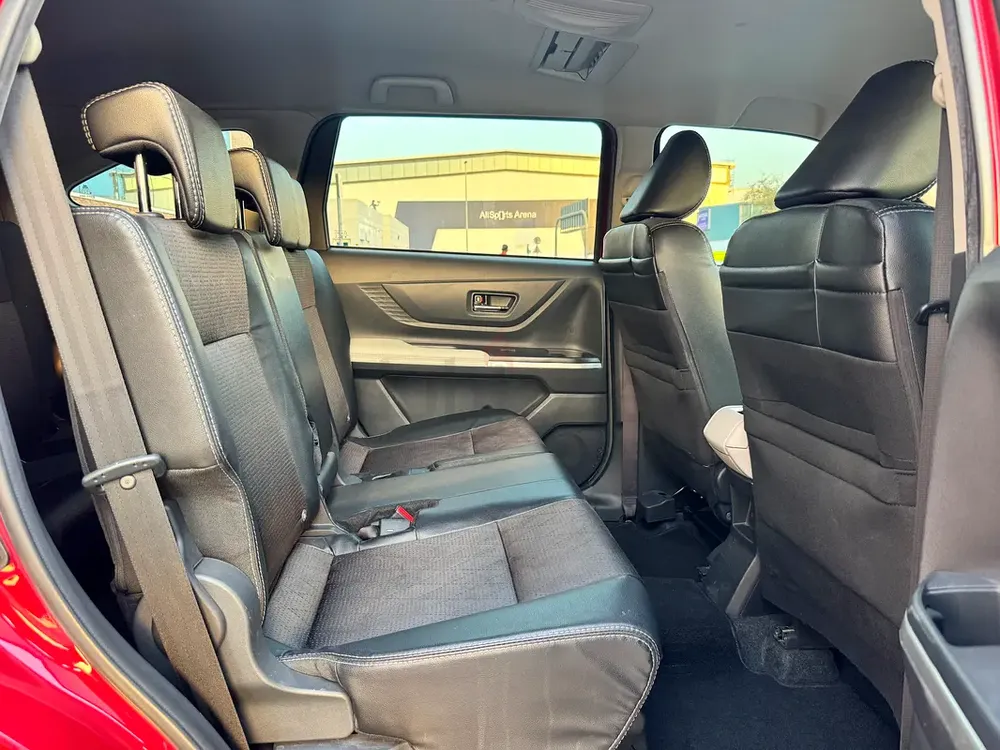 Toyota Veloz | First Owner | GCC | Free Service up to 80K km | Agency Warranty | 7 Seater | 2 keys - Image 17
