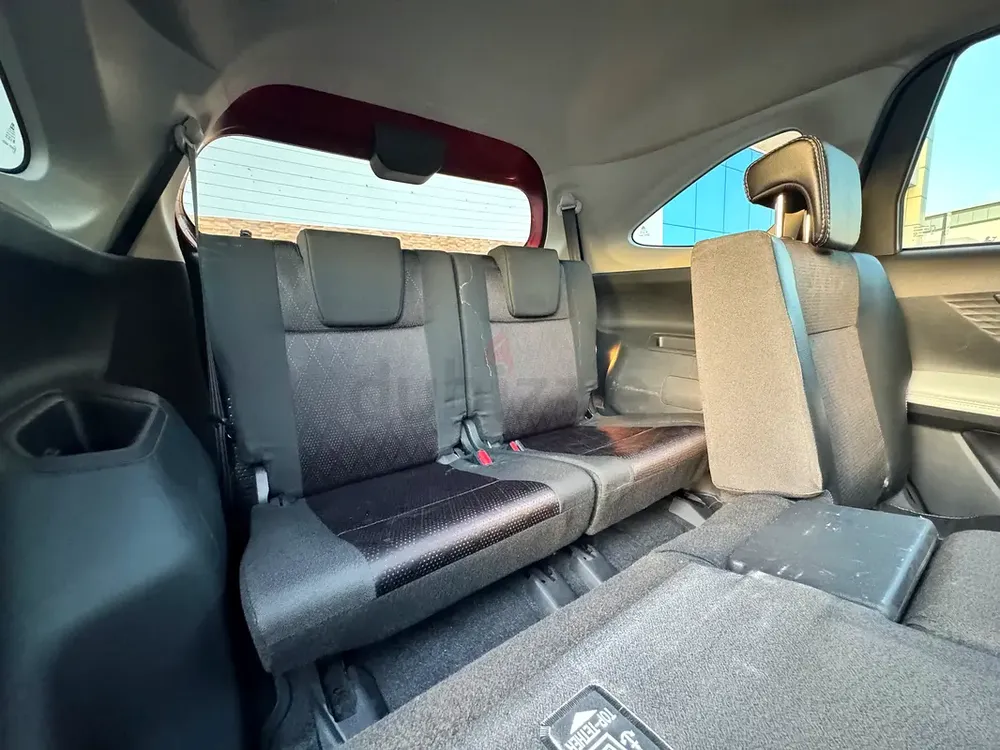 Toyota Veloz | First Owner | GCC | Free Service up to 80K km | Agency Warranty | 7 Seater | 2 keys - Image 18