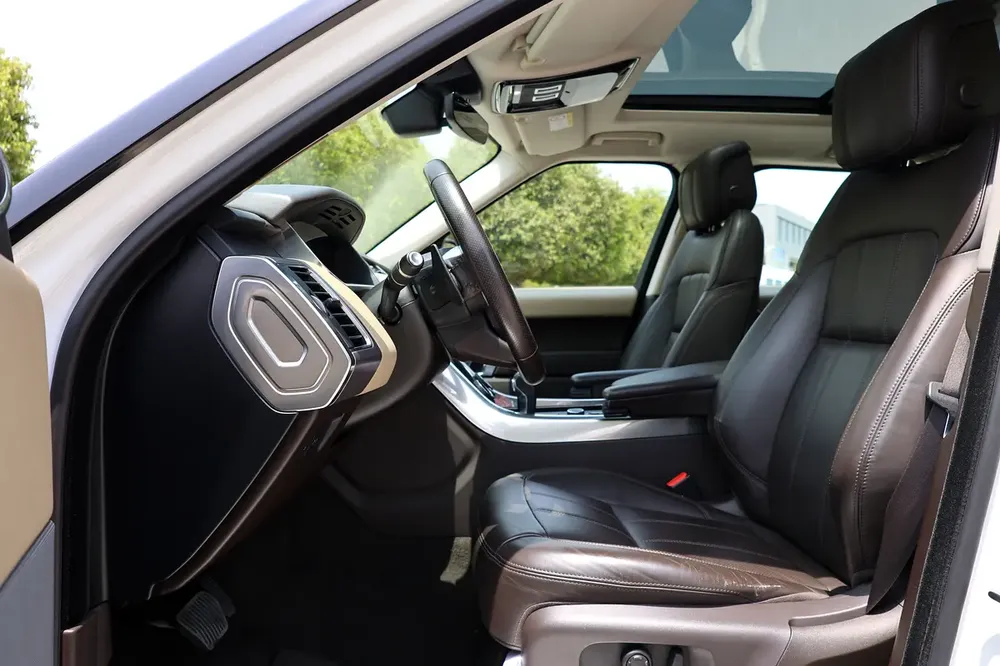 Land Rover Range Rover Sport HSE 2019 -117000km -GCC Specs - Image 14