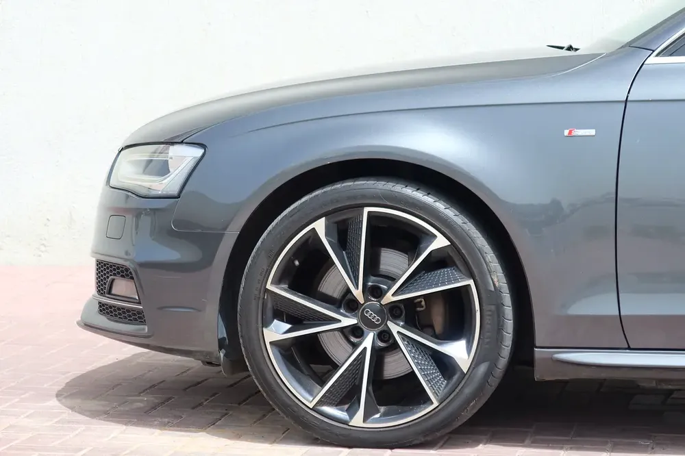 Audi A4 2013 2.0 TFSI Quattro S - GCC Specs - Excellent Condition - Image 6