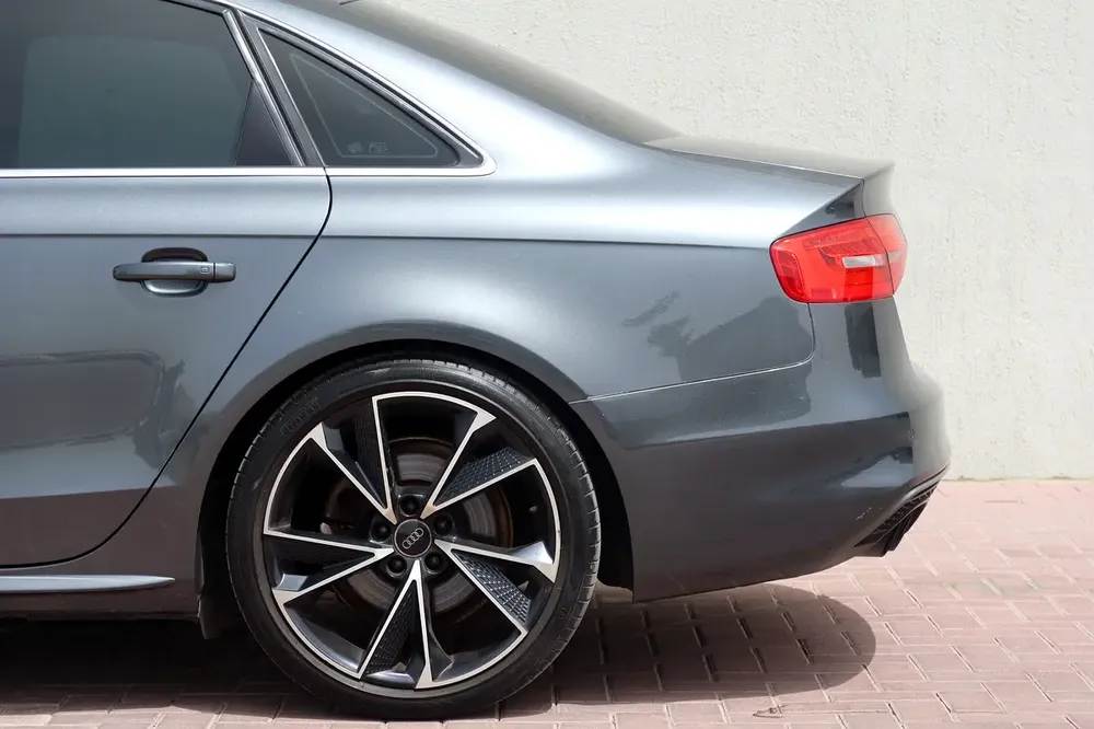 Audi A4 2013 2.0 TFSI Quattro S - GCC Specs - Excellent Condition - Image 7