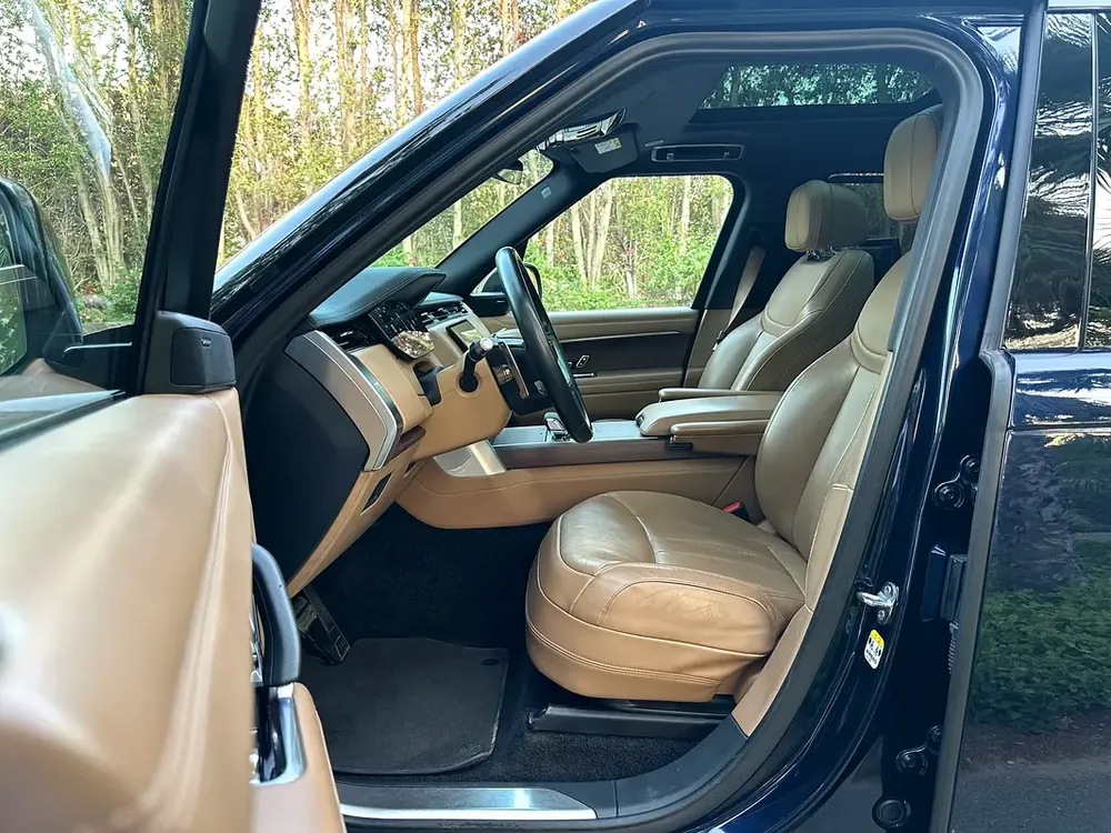 2024 Range Rover Vouge Autobiography D300 | 7 Seater | V6 3.0L Diesel | 300 HP | Perfect Condition - Image 12