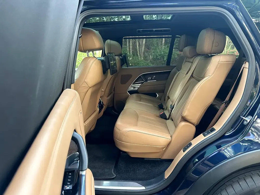 2024 Range Rover Vouge Autobiography D300 | 7 Seater | V6 3.0L Diesel | 300 HP | Perfect Condition - Image 14