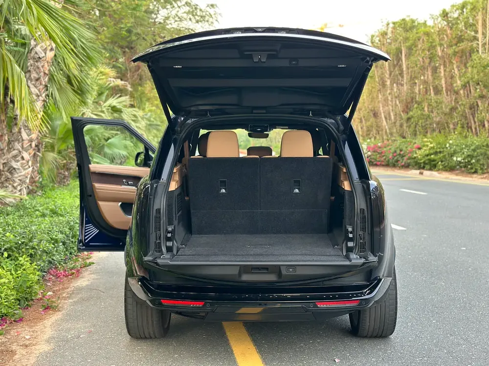 2024 Range Rover Vouge Autobiography D300 | 7 Seater | V6 3.0L Diesel | 300 HP | Perfect Condition - Image 6