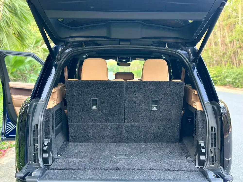 2024 Range Rover Vouge Autobiography D300 | 7 Seater | V6 3.0L Diesel | 300 HP | Perfect Condition - Image 9