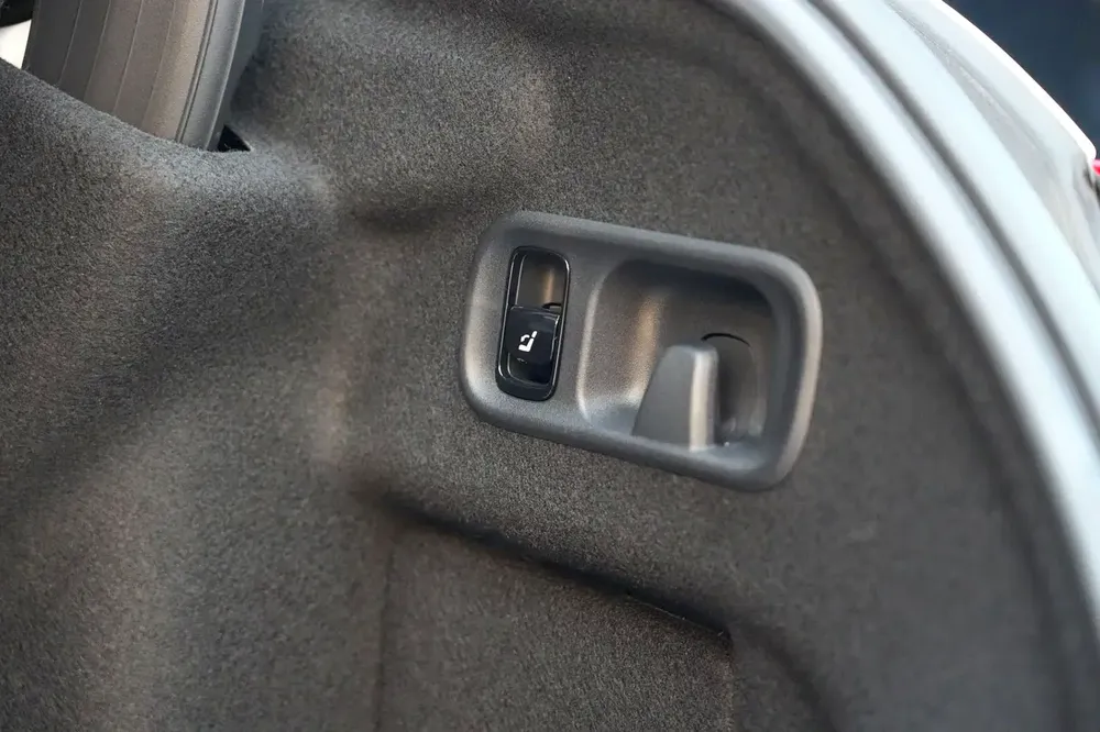Mercedes-Benz C-Class C200 2026 GCC Specs - Like New! - Image 19