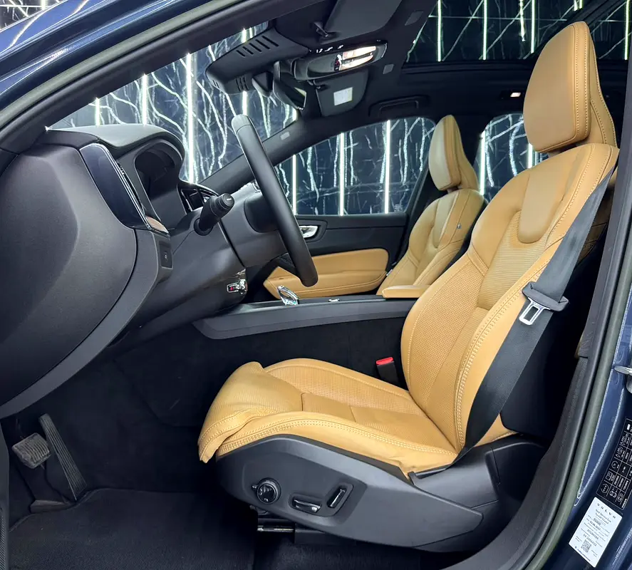 VOLVO XC60 B5 AWD | GCC | Original paint | Low Mileage | All Futtaim Warranty 2028 - Image 13