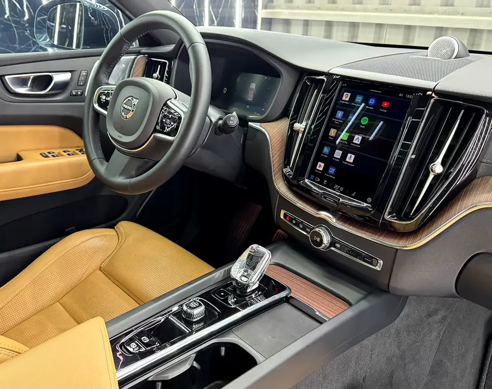 VOLVO XC60 B5 AWD | GCC | Original paint | Low Mileage | All Futtaim Warranty 2028 - Image 15