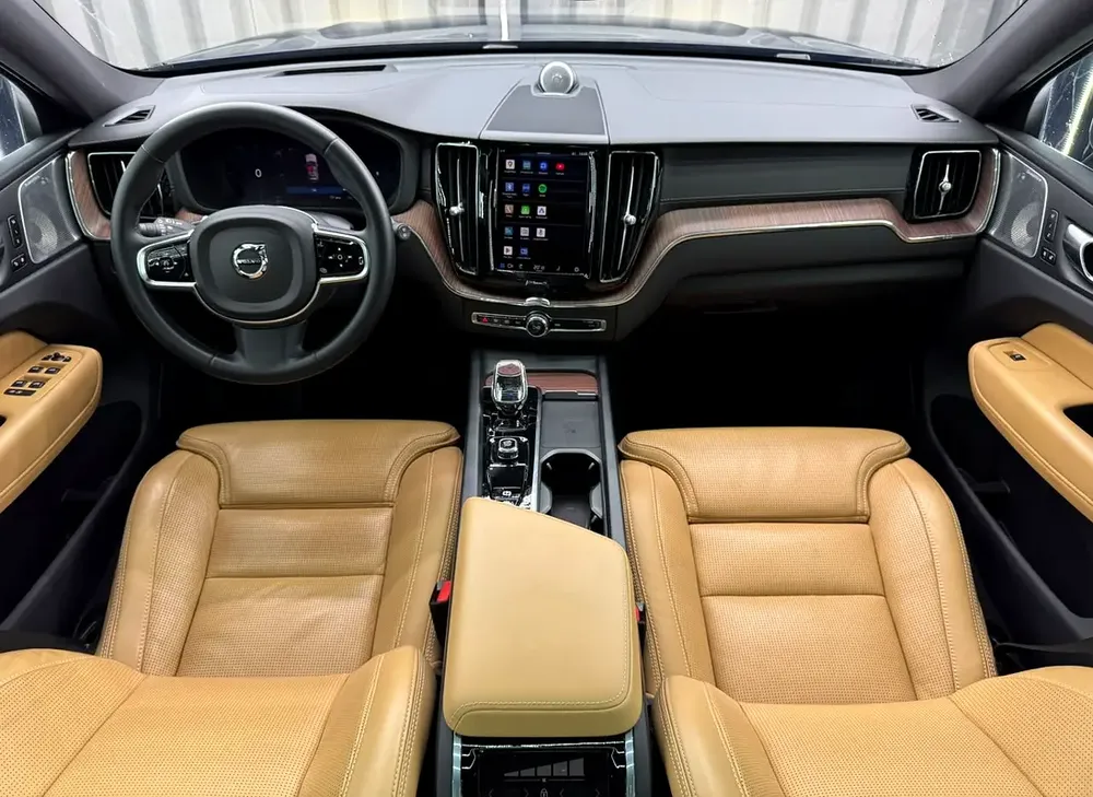 VOLVO XC60 B5 AWD | GCC | Original paint | Low Mileage | All Futtaim Warranty 2028 - Image 17