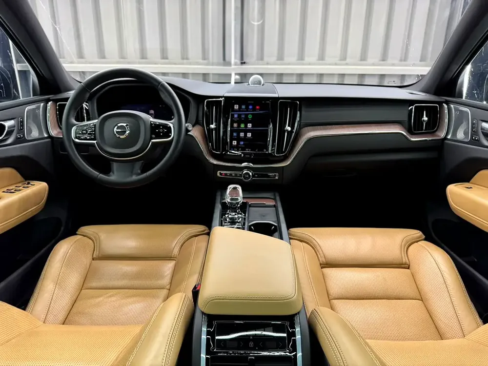 VOLVO XC60 B5 AWD | GCC | Original paint | Low Mileage | All Futtaim Warranty 2028 - Image 18