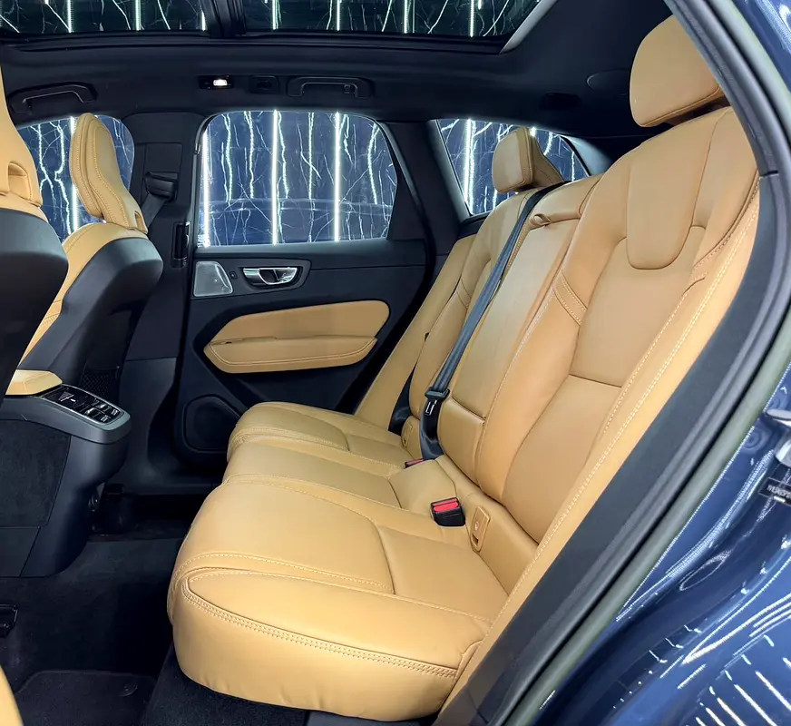 VOLVO XC60 B5 AWD | GCC | Original paint | Low Mileage | All Futtaim Warranty 2028 - Image 20