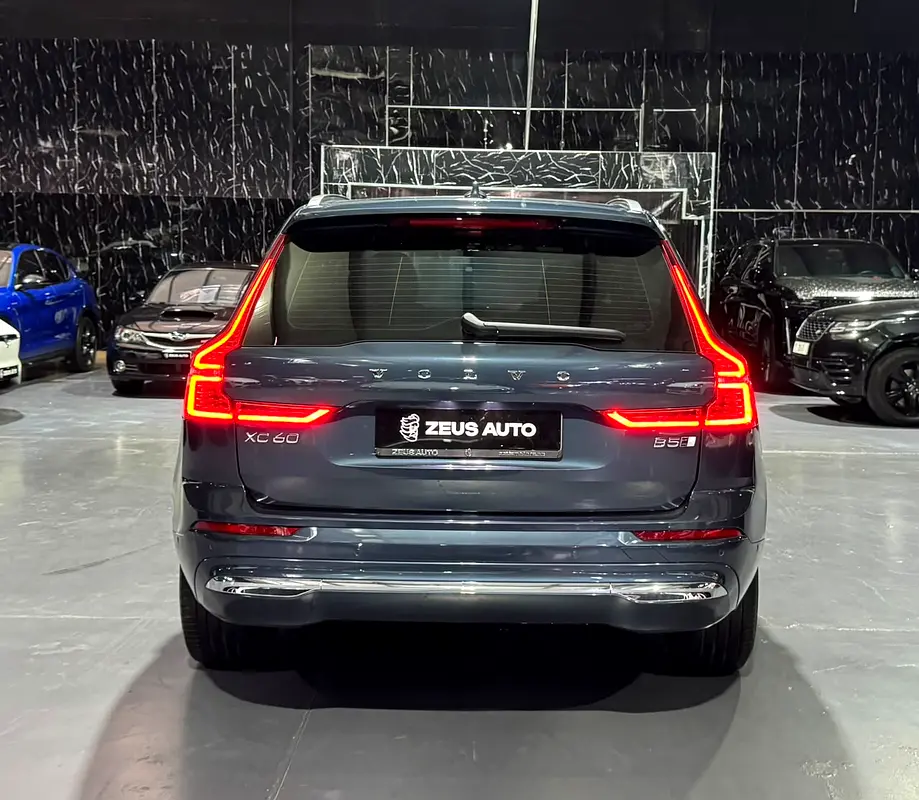 VOLVO XC60 B5 AWD | GCC | Original paint | Low Mileage | All Futtaim Warranty 2028 - Image 8