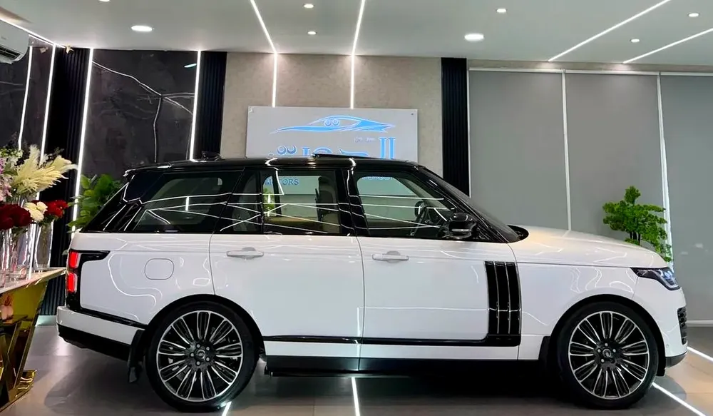 AUTOBIOGRAPHY KIT RR VOGUE SUPERCHARGED || GCC || FULLY LOADED || SCREENS - Image 6