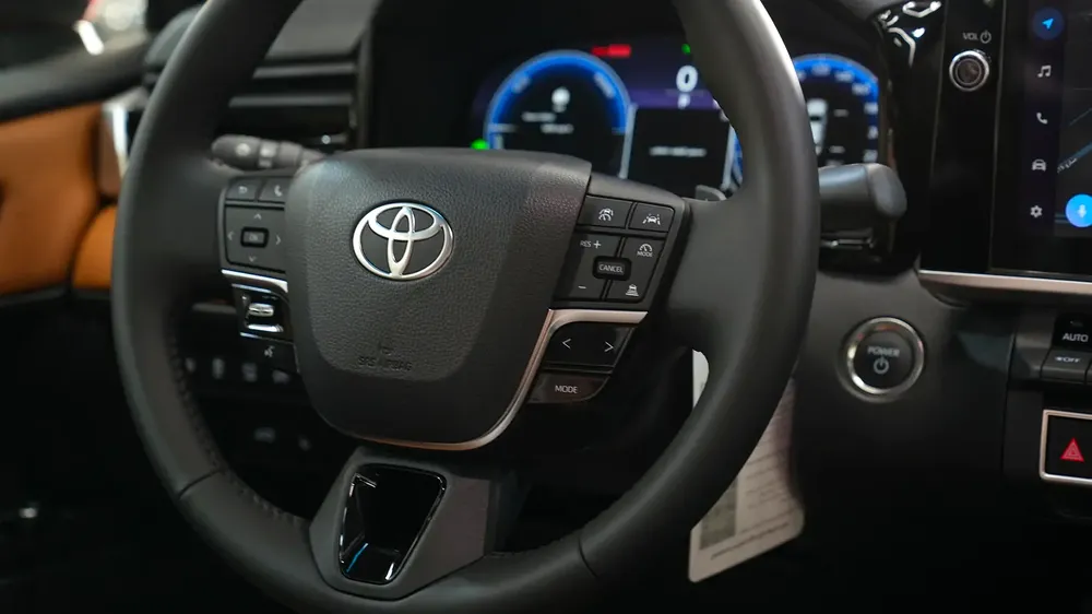 2025 TOYOTA CAMRY LUMIERE 2.5L HYBRID FULL OPTION - Image 12