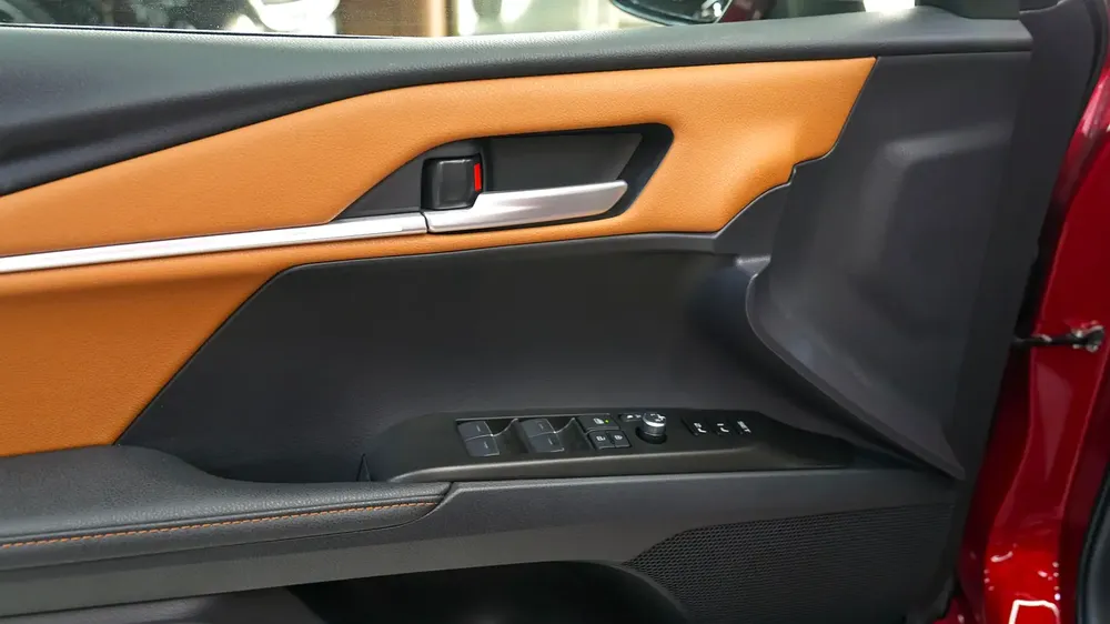 2025 TOYOTA CAMRY LUMIERE 2.5L HYBRID FULL OPTION - Image 6