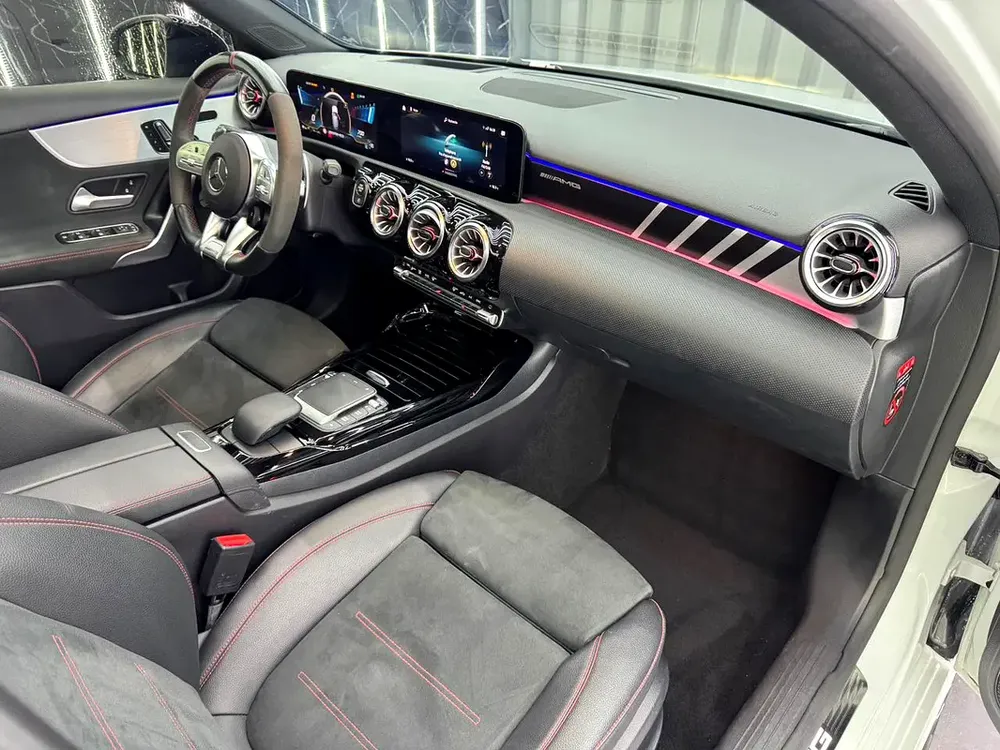 2022 Mercedes-Benz A 35 AMG 4MATIC | GCC Specs | Excellent | Full Service History - Image 10
