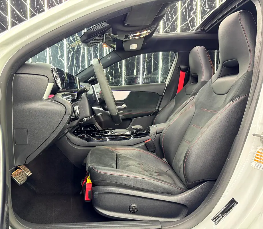 2022 Mercedes-Benz A 35 AMG 4MATIC | GCC Specs | Excellent | Full Service History - Image 11