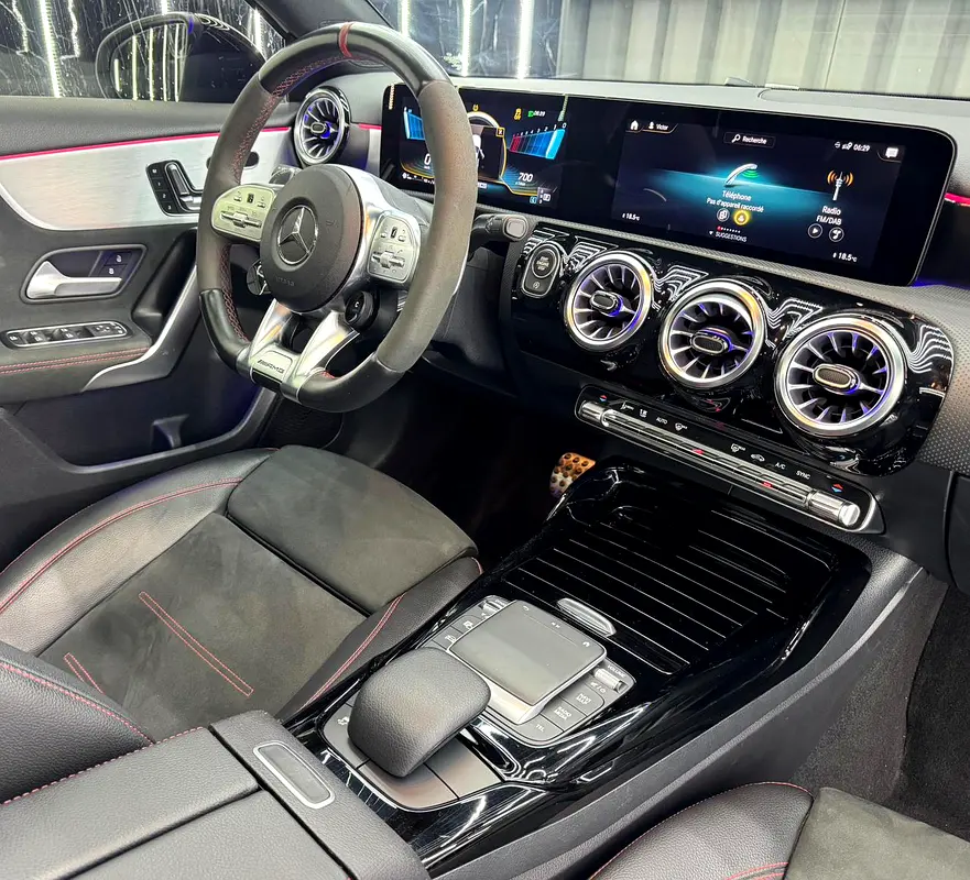 2022 Mercedes-Benz A 35 AMG 4MATIC | GCC Specs | Excellent | Full Service History - Image 15