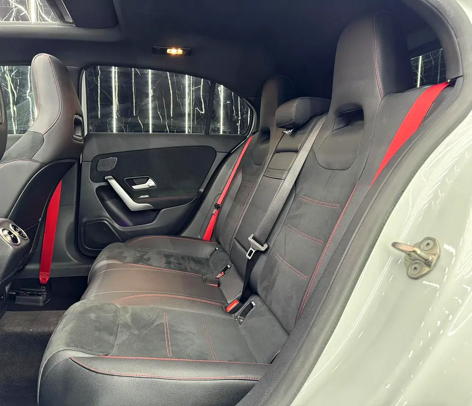 2022 Mercedes-Benz A 35 AMG 4MATIC | GCC Specs | Excellent | Full Service History - Image 18