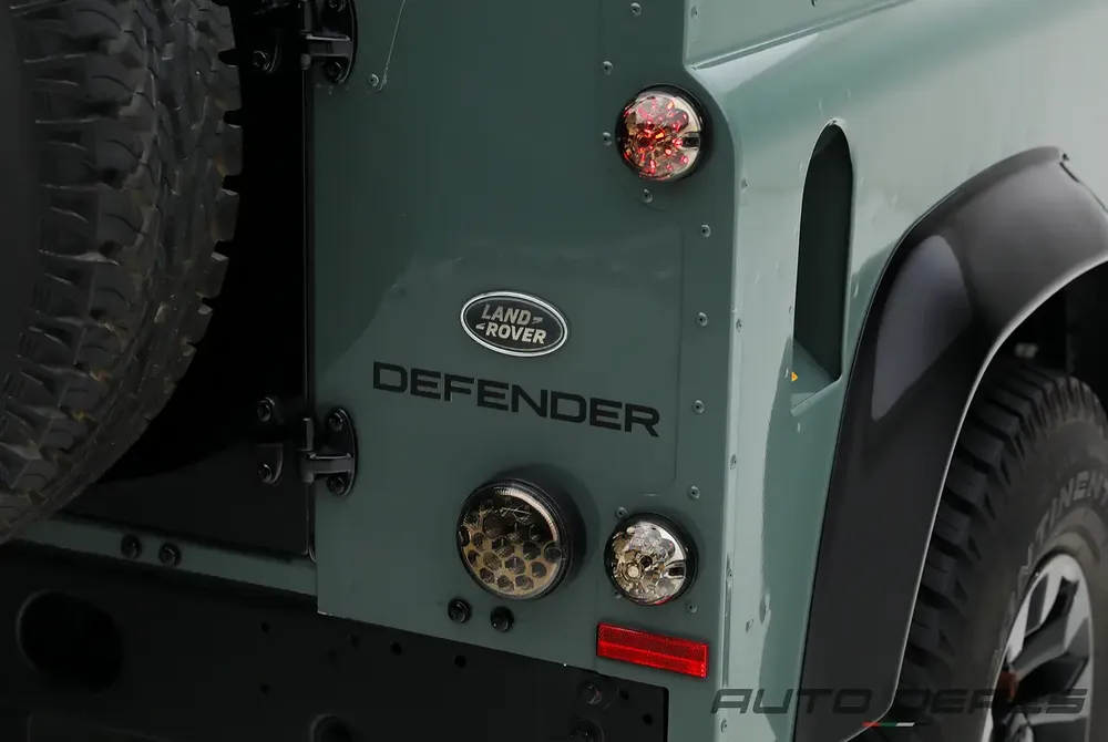 2016 Land Rover Defender 90 2.2L Diesel | GCC Spec | Neat Condition | Turbo Charge | Iconic Off-Road - Image 10