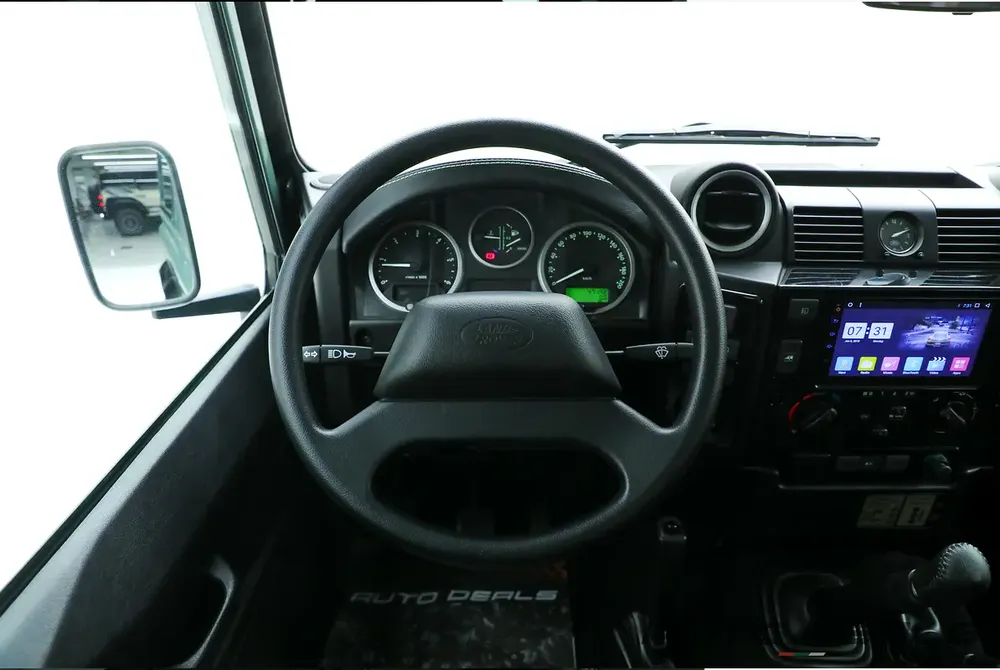 2016 Land Rover Defender 90 2.2L Diesel | GCC Spec | Neat Condition | Turbo Charge | Iconic Off-Road - Image 14