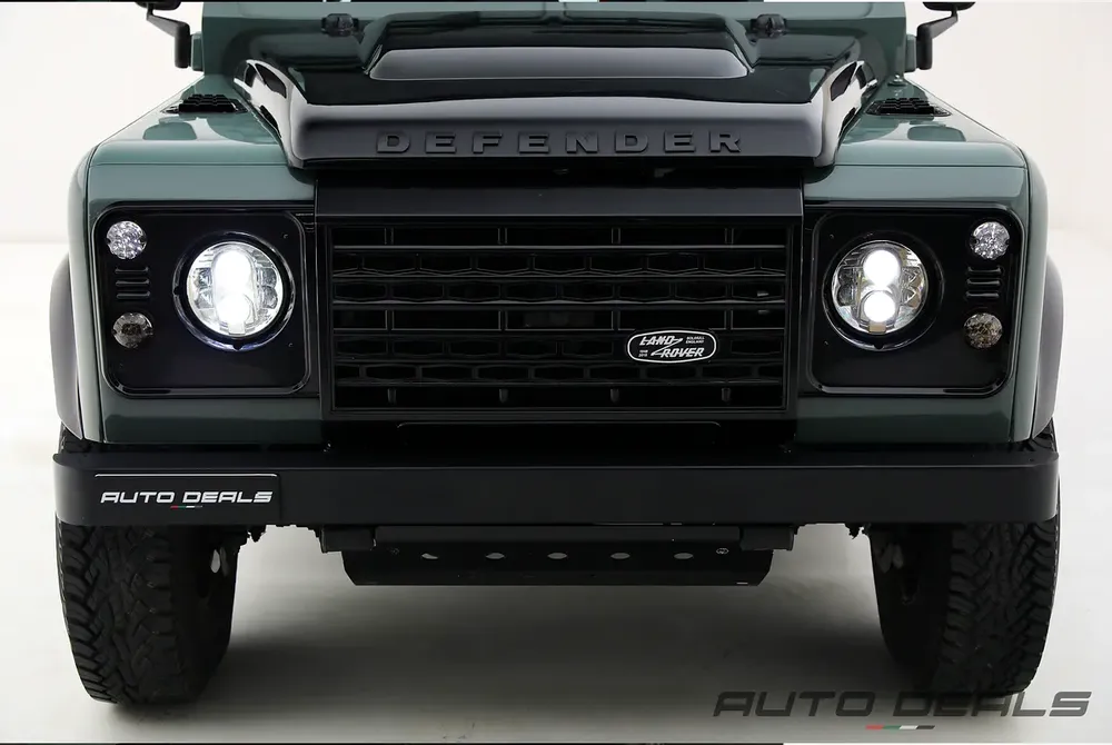 2016 Land Rover Defender 90 2.2L Diesel | GCC Spec | Neat Condition | Turbo Charge | Iconic Off-Road - Image 6