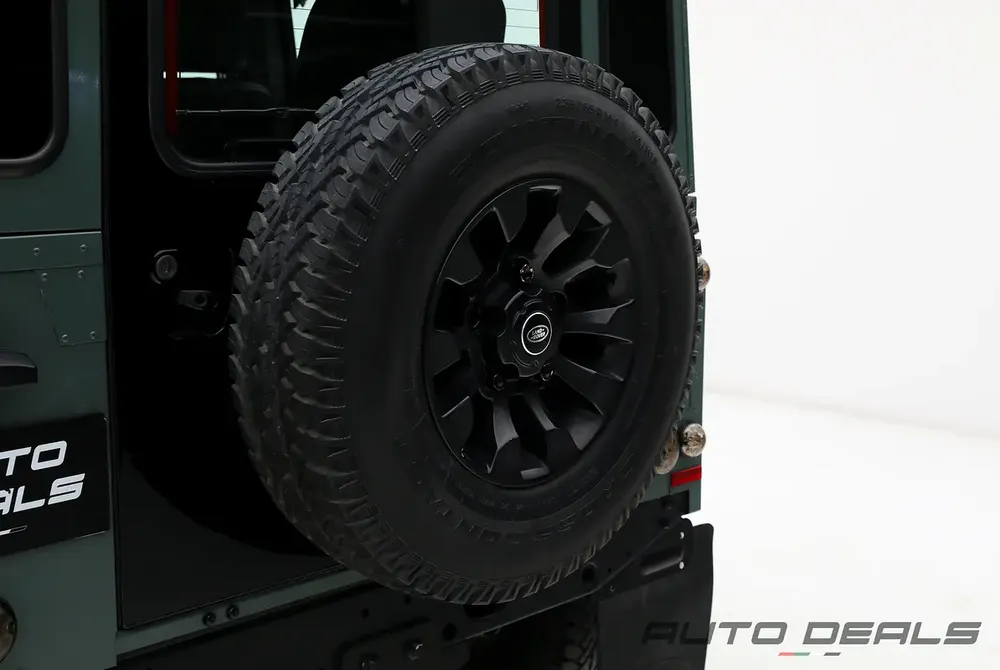 2016 Land Rover Defender 90 2.2L Diesel | GCC Spec | Neat Condition | Turbo Charge | Iconic Off-Road - Image 8