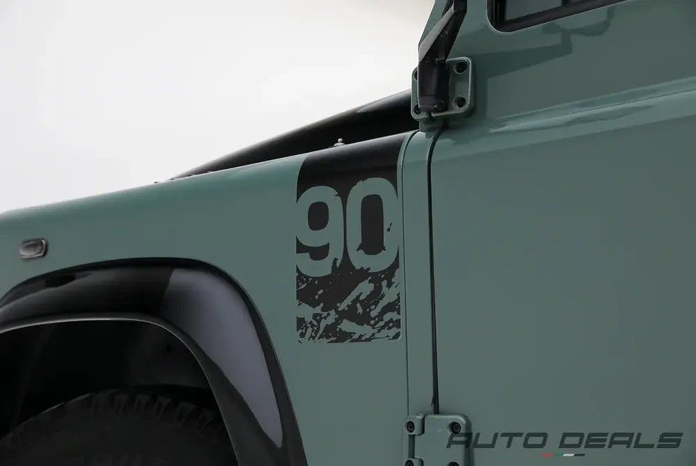 2016 Land Rover Defender 90 2.2L Diesel | GCC Spec | Neat Condition | Turbo Charge | Iconic Off-Road - Image 9